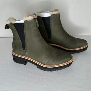 Tom's "Dakota" water resistant Suede boot size 7